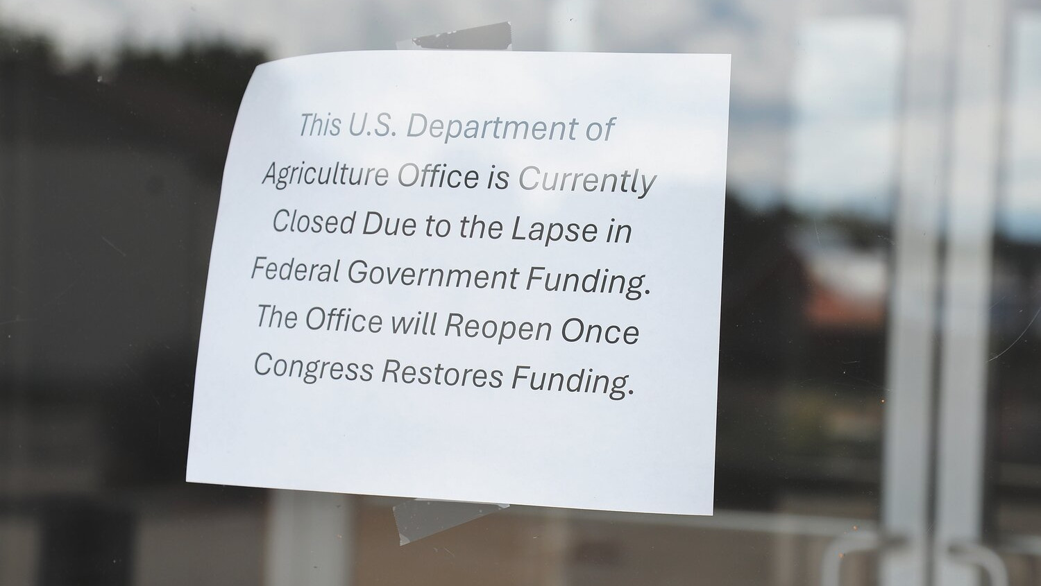 20251009-135213-1c0-DSC_3683-USDA office shut down note